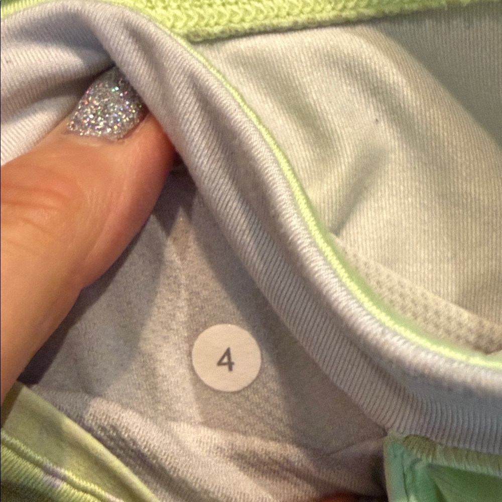 LULULEMON TRAING KNEE LENGTH WOMENS LEGGING Sz 4 - Picture 7 of 8